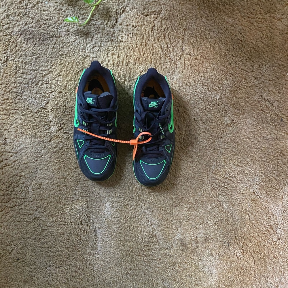 Off-white clean but worn comes with box and has the tags attached.